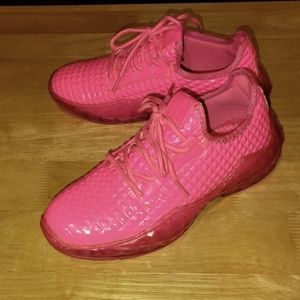 🩷 Neon pink sneakers. 6.5. Excellent Preloved Condition.